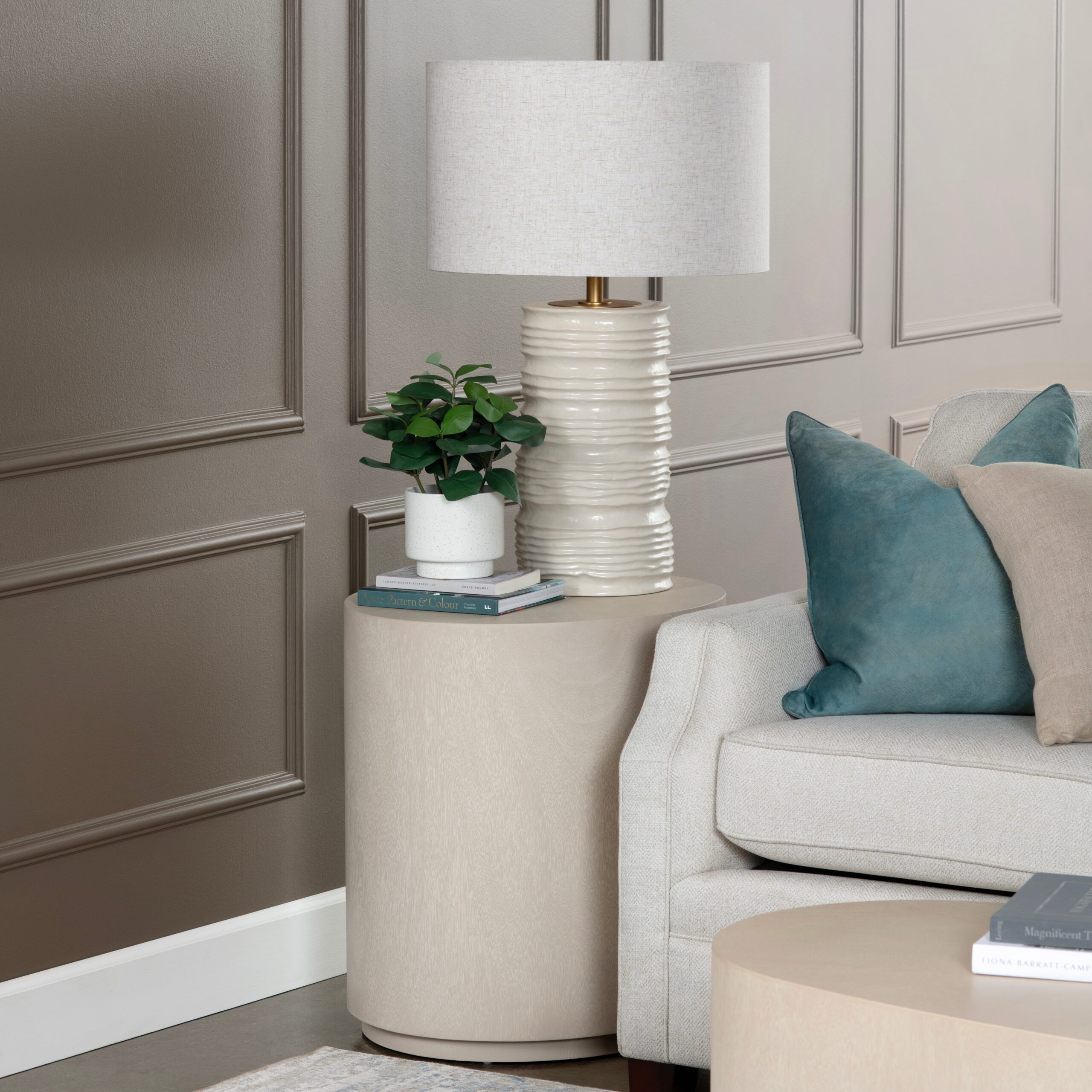 314cd08b74123ee61c3f47bcf38f488f Lexington End Table - Image 1