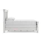Rowlenstown Queen Poster Bed - Image 7